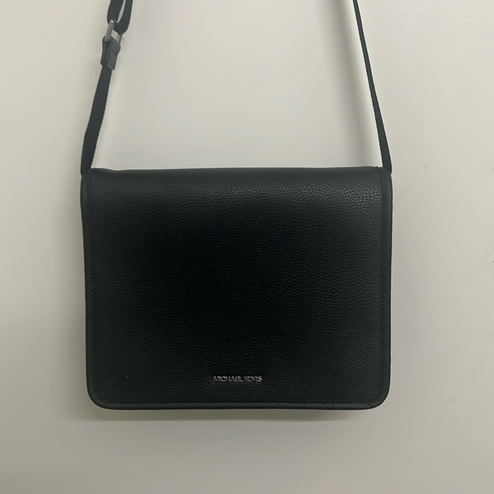 MICHAEL KORS slim accordian crossbody